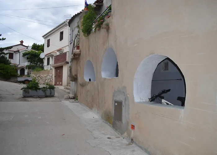 Stari Dvori * Baška