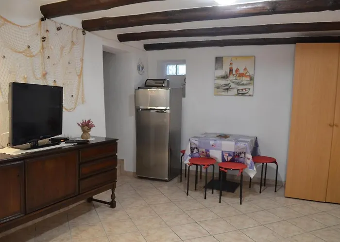 Stari Dvori * Baška